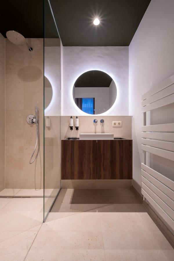 One Two Four - Hotel & Spa Gand Esterno foto