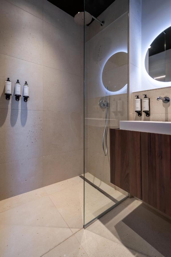 One Two Four - Hotel & Spa Gand Esterno foto