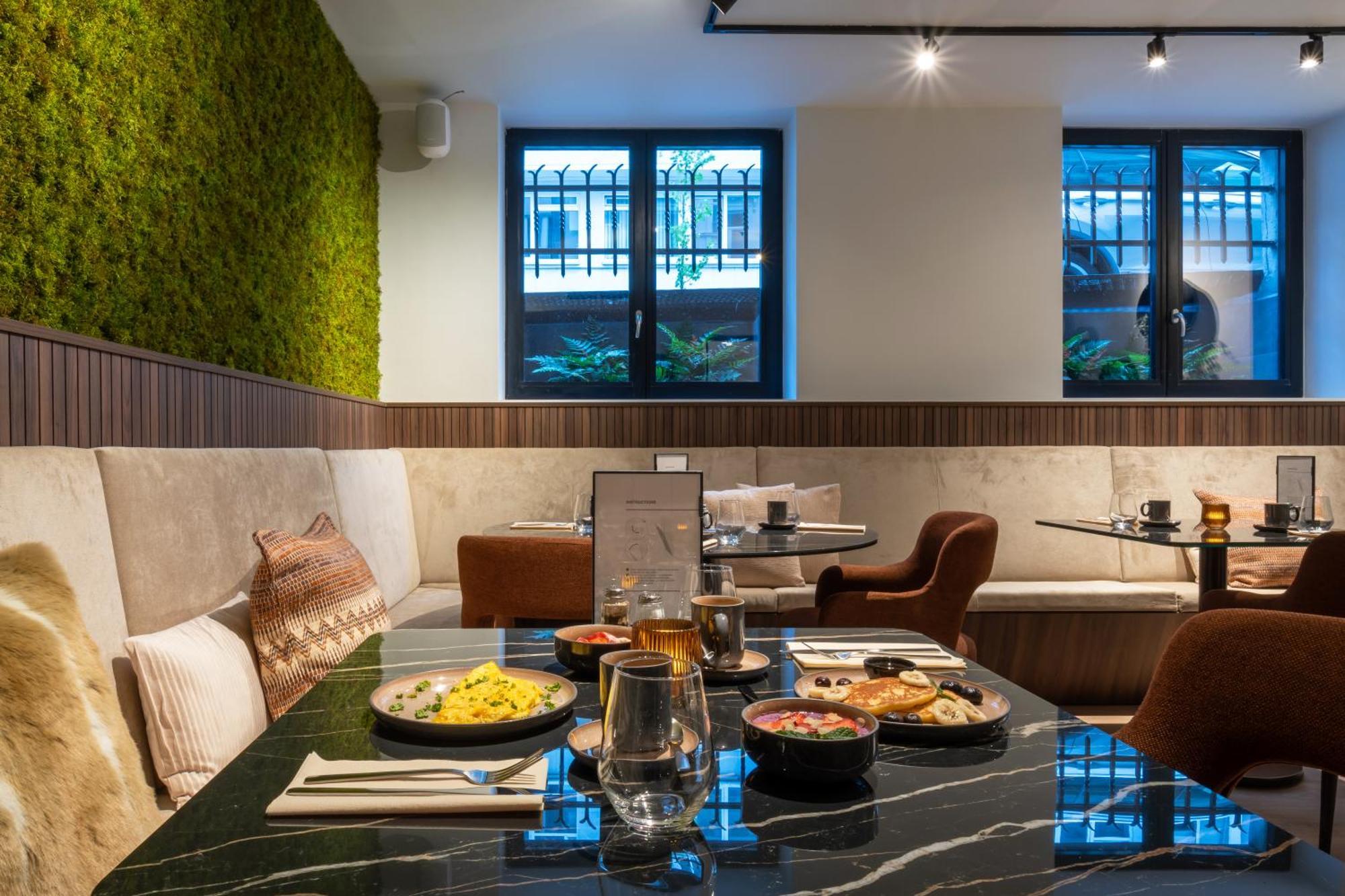 One Two Four - Hotel & Spa Gand Esterno foto