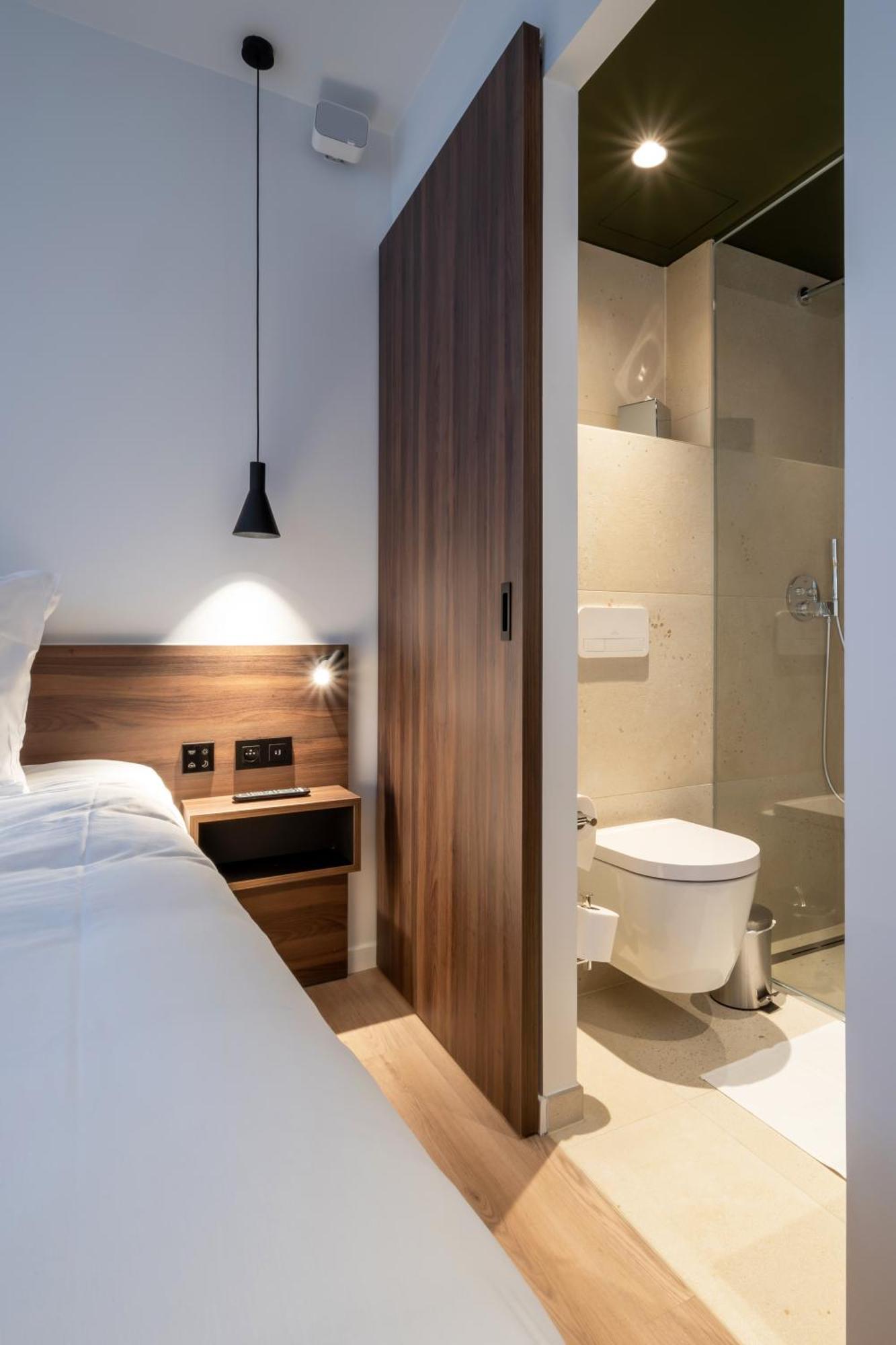 One Two Four - Hotel & Spa Gand Esterno foto