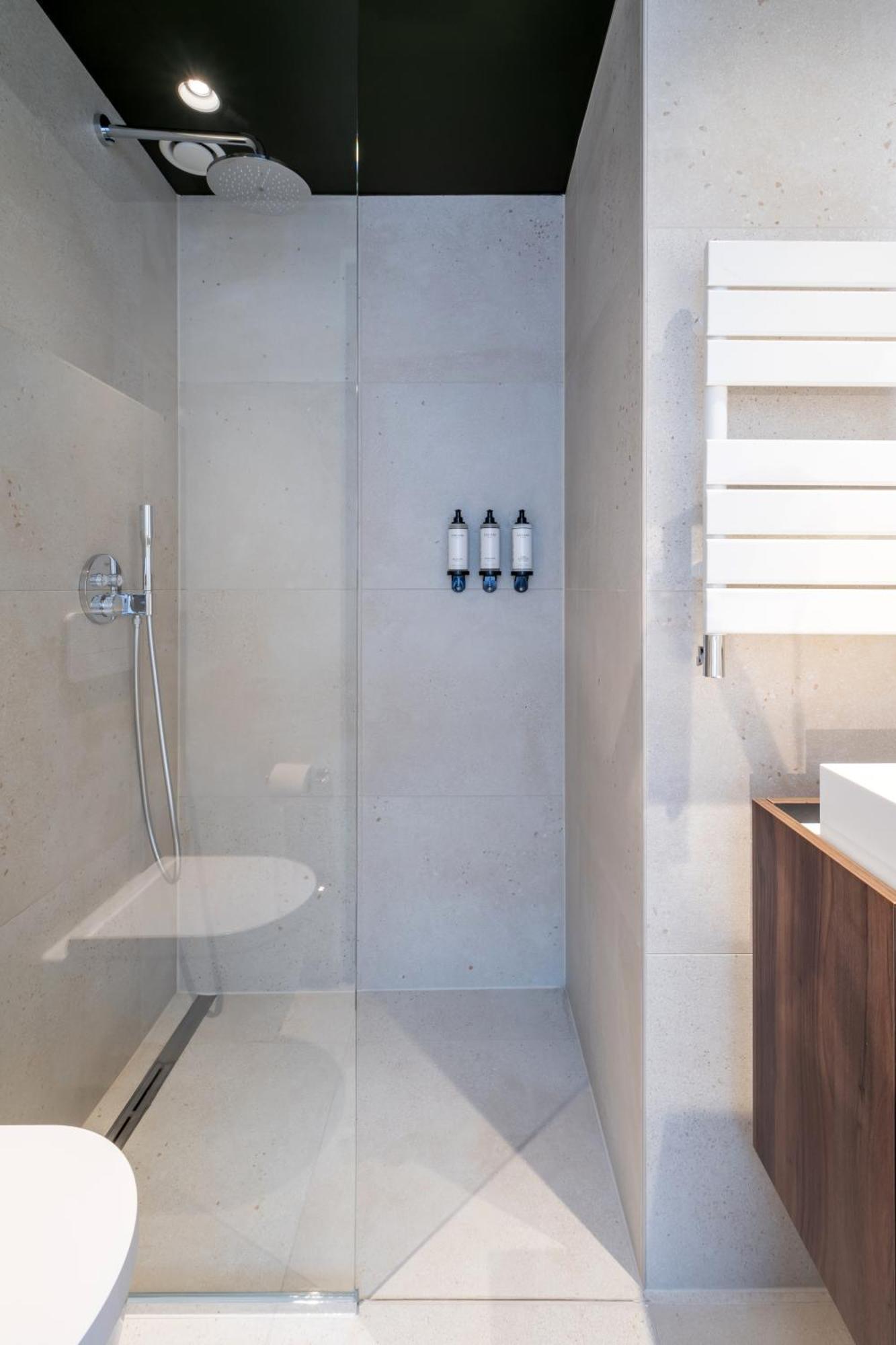 One Two Four - Hotel & Spa Gand Esterno foto